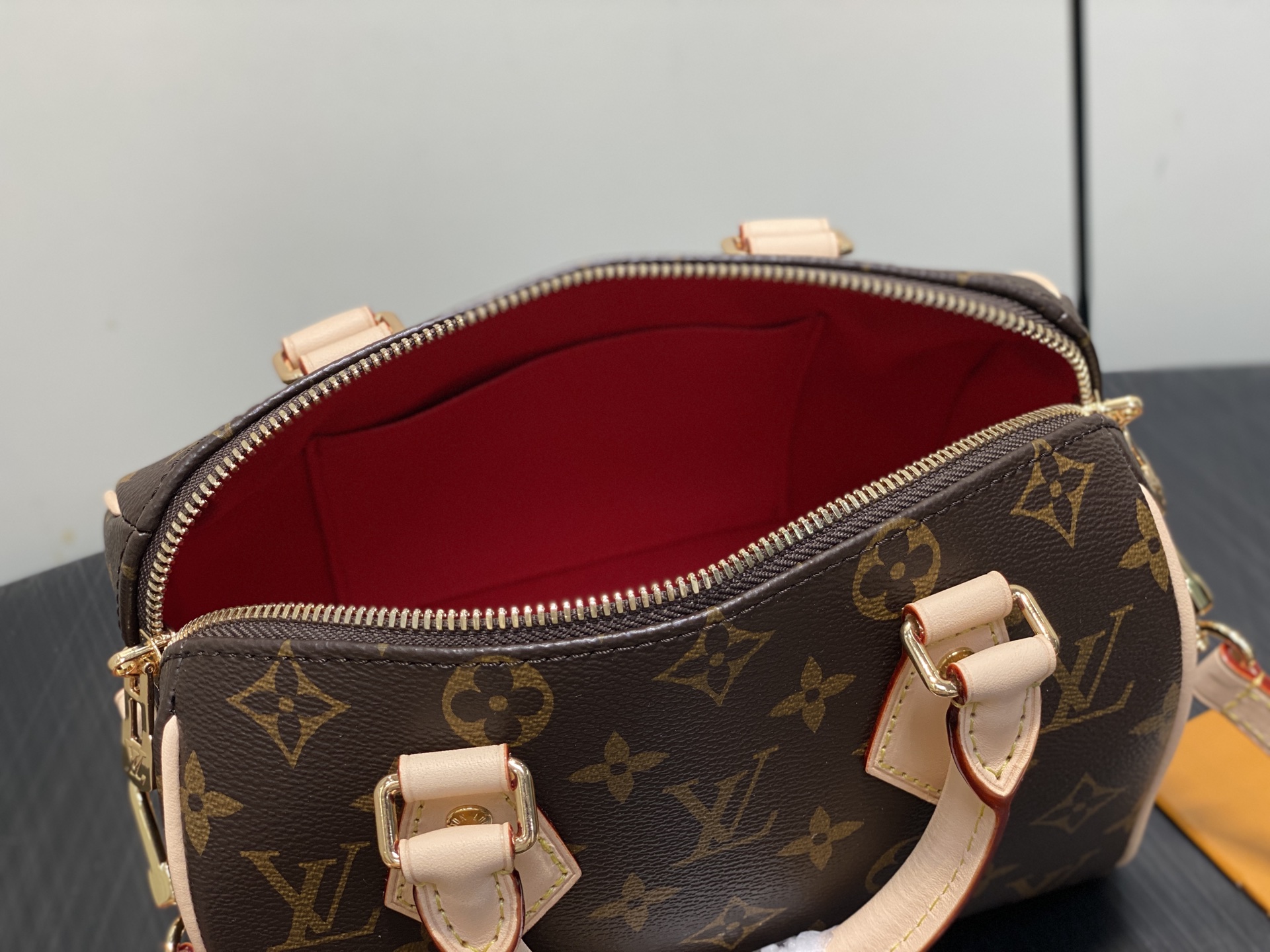 【顶级原单】M46234老花 皮肩带speedy枕头包 SPEEDY BANDOULIÈRE 20 手袋 本款 Spee 【顶级原单】M46234老花 皮肩带speedy枕头包 SPEEDY BANDOULIÈRE 20 手袋 本款 Spee