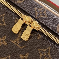 【顶级原单】M42265老花 中号化妆包 Nice 化妆包 以标志性的Nice化妆包为设计灵感来源,此款优雅的盥洗包是携 【顶级原单】M42265老花 中号化妆包 Nice 化妆包 以标志性的Nice化妆包为设计灵感来源,此款优雅的盥洗包是携