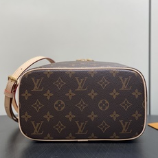 【顶级原单】M42265老花 中号化妆包 Nice 化妆包 以标志性的Nice化妆包为设计灵感来源,此款优雅的盥洗包是携 【顶级原单】M42265老花 中号化妆包 Nice 化妆包 以标志性的Nice化妆包为设计灵感来源,此款优雅的盥洗包是携