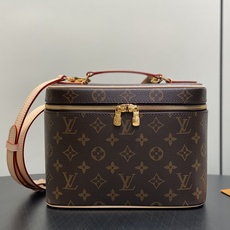 【顶级原单】M42265老花 中号化妆包 Nice 化妆包 以标志性的Nice化妆包为设计灵感来源,此款优雅的盥洗包是携 【顶级原单】M42265老花 中号化妆包 Nice 化妆包 以标志性的Nice化妆包为设计灵感来源,此款优雅的盥洗包是携