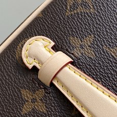 【顶级原单】M44495老花 小号化妆包 Nice 小号化妆包 以柔软的 Monogram 帆布造就精巧身形,搭配放平即 【顶级原单】M44495老花 小号化妆包 Nice 小号化妆包 以柔软的 Monogram 帆布造就精巧身形,搭配放平即