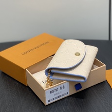 【顶级原单】M29797杏色 全皮压花零钱包 Rosalie 零钱包 本款为 Monogram Empreinte 皮革 【顶级原单】M29797杏色 全皮压花零钱包 Rosalie 零钱包 本款为 Monogram Empreinte 皮革
