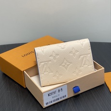 【顶级原单】M29797杏色 全皮压花零钱包 Rosalie 零钱包 本款为 Monogram Empreinte 皮革 【顶级原单】M29797杏色 全皮压花零钱包 Rosalie 零钱包 本款为 Monogram Empreinte 皮革