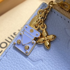 【顶级原单】M29796蓝色 全皮压花零钱包 Rosalie 零钱包 本款为 Monogram Empreinte 皮革 【顶级原单】M29796蓝色 全皮压花零钱包 Rosalie 零钱包 本款为 Monogram Empreinte 皮革