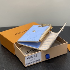 【顶级原单】M29796蓝色 全皮压花零钱包 Rosalie 零钱包 本款为 Monogram Empreinte 皮革 【顶级原单】M29796蓝色 全皮压花零钱包 Rosalie 零钱包 本款为 Monogram Empreinte 皮革