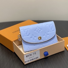 【顶级原单】M29796蓝色 全皮压花零钱包 Rosalie 零钱包 本款为 Monogram Empreinte 皮革 【顶级原单】M29796蓝色 全皮压花零钱包 Rosalie 零钱包 本款为 Monogram Empreinte 皮革