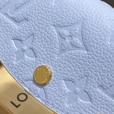 【顶级原单】M29796蓝色 全皮压花零钱包 Rosalie 零钱包 本款为 Monogram Empreinte 皮革 【顶级原单】M29796蓝色 全皮压花零钱包 Rosalie 零钱包 本款为 Monogram Empreinte 皮革