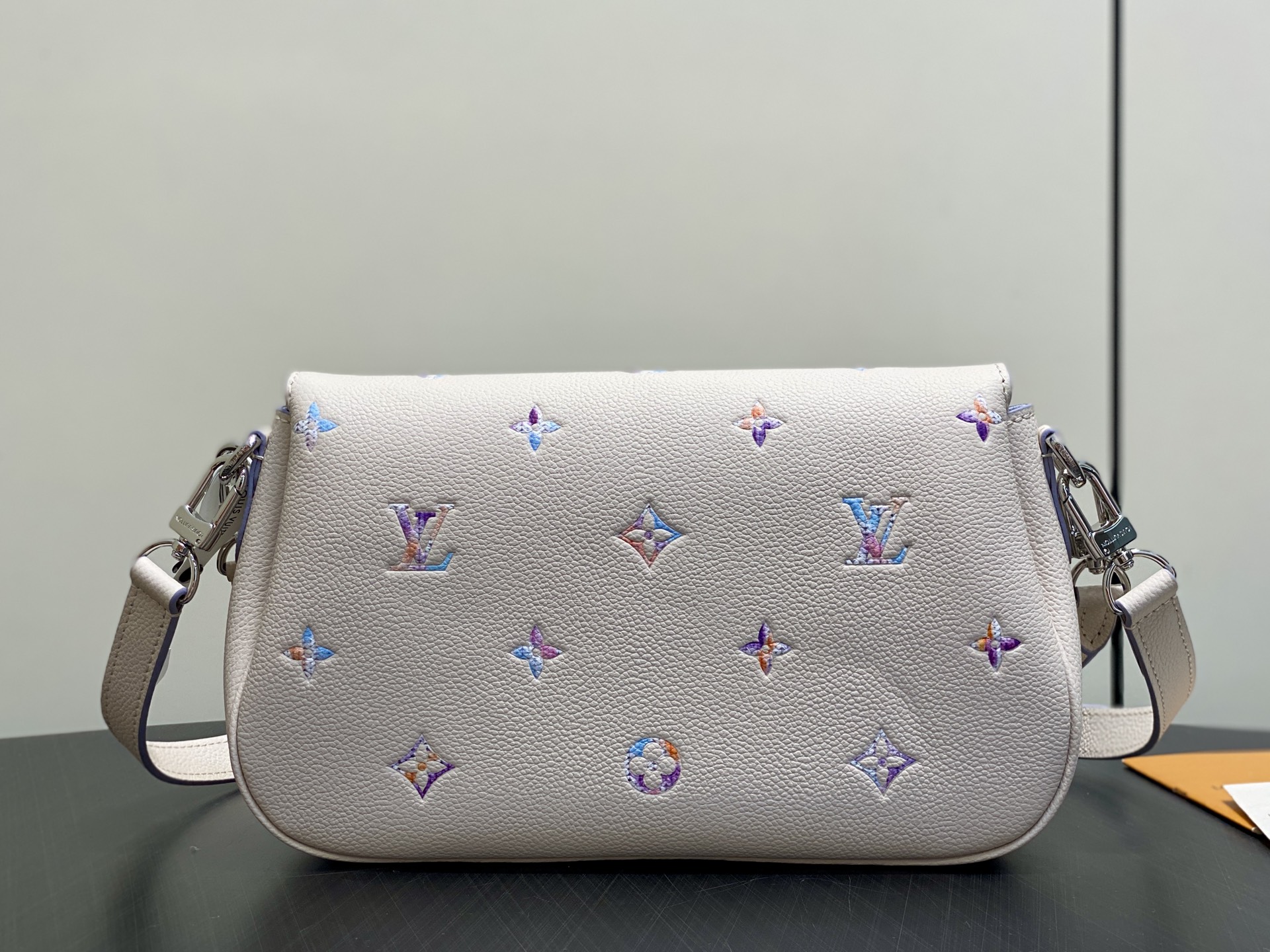 【顶级原单】M2A332幻彩紫 全皮丝印腋下包 POCHETTE MÉTIS SOFT 小号手袋 本款 Pochette