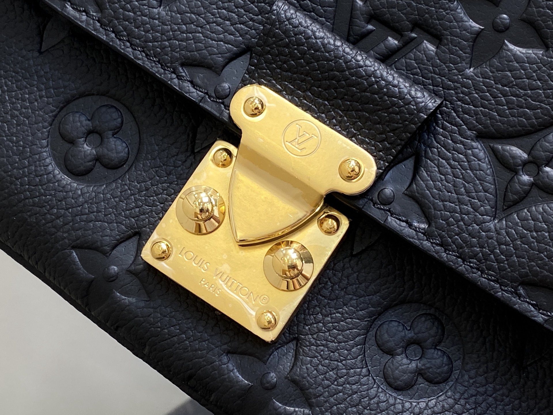 【顶级原单】M29783黑色 M2A332全皮压花腋下包 邮差包 POCHETTE MÉTIS SOFT 手袋 本款 P