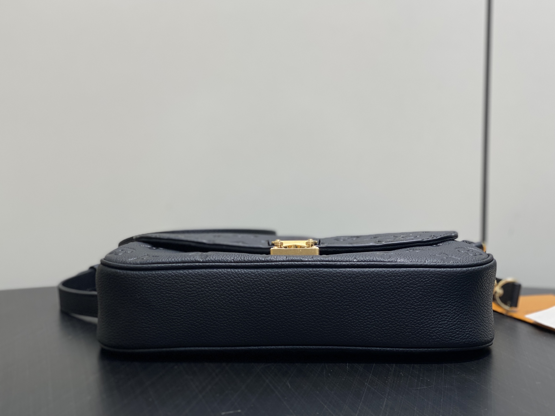 【顶级原单】M29783黑色 M2A332全皮压花腋下包 邮差包 POCHETTE MÉTIS SOFT 手袋 本款 P