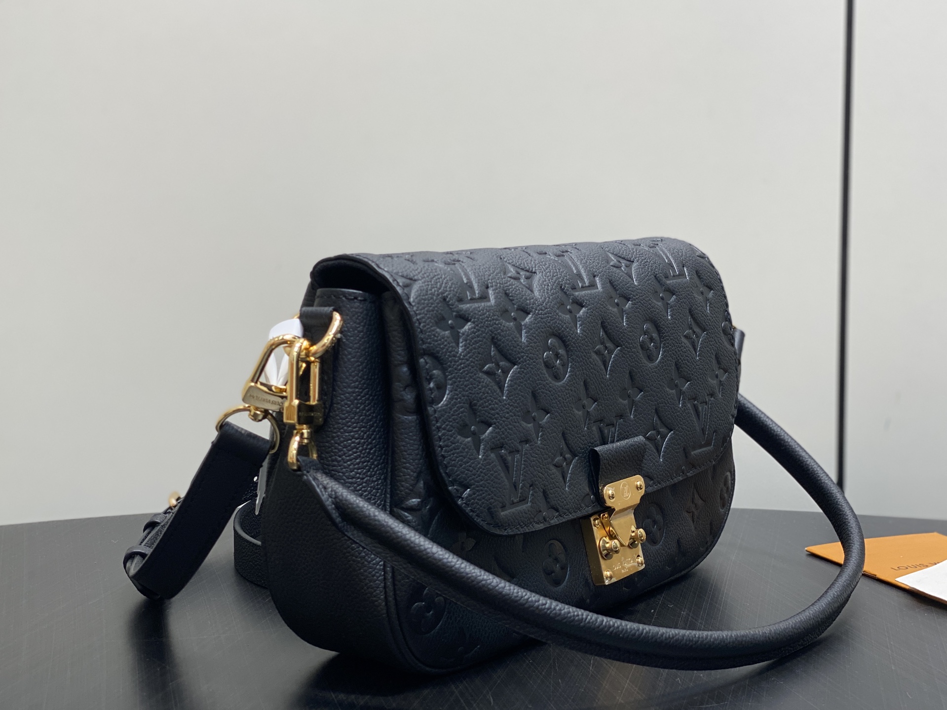 【顶级原单】M29783黑色 M2A332全皮压花腋下包 邮差包 POCHETTE MÉTIS SOFT 手袋 本款 P