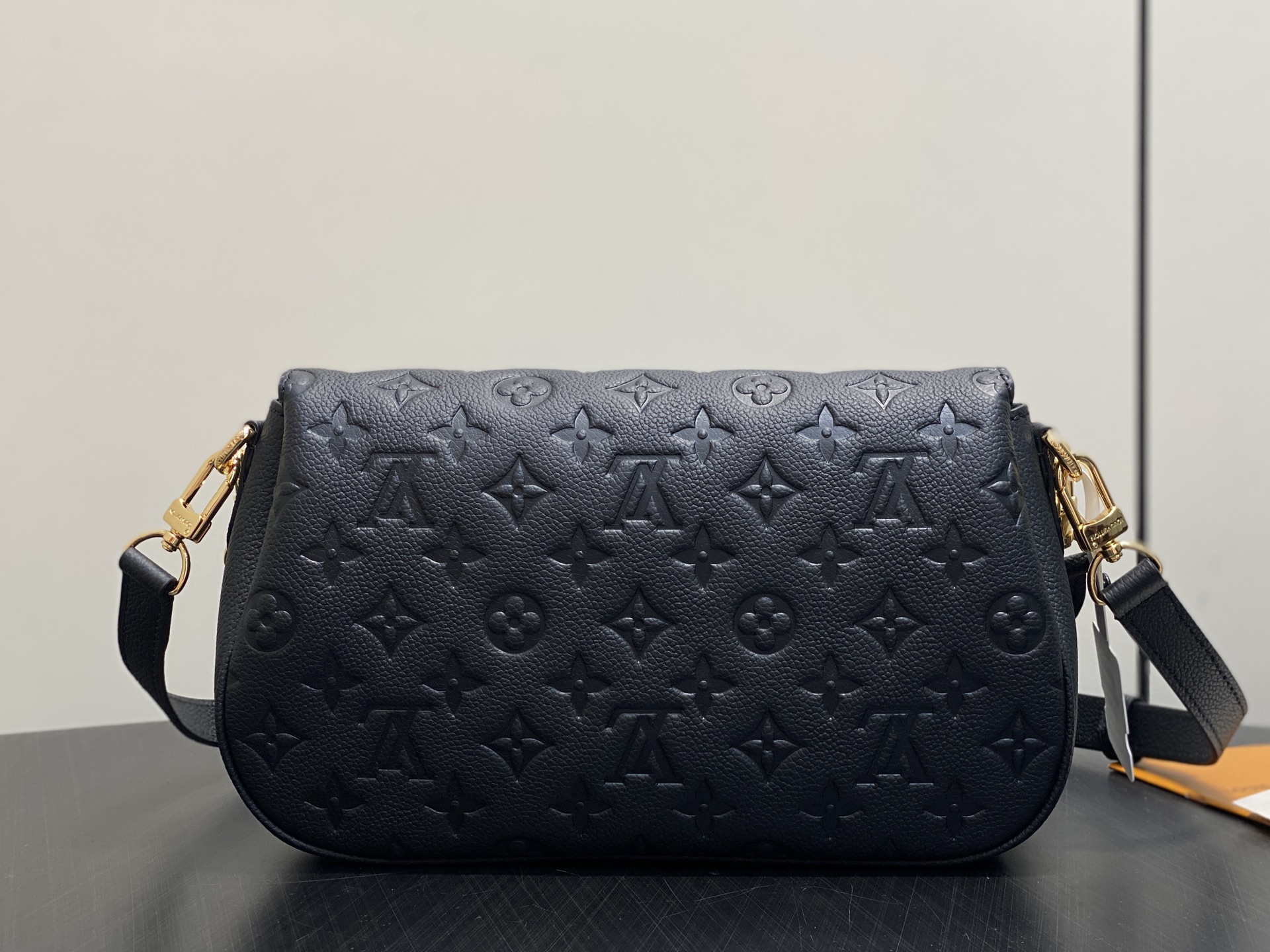 【顶级原单】M29783黑色 M2A332全皮压花腋下包 邮差包 POCHETTE MÉTIS SOFT 手袋 本款 P