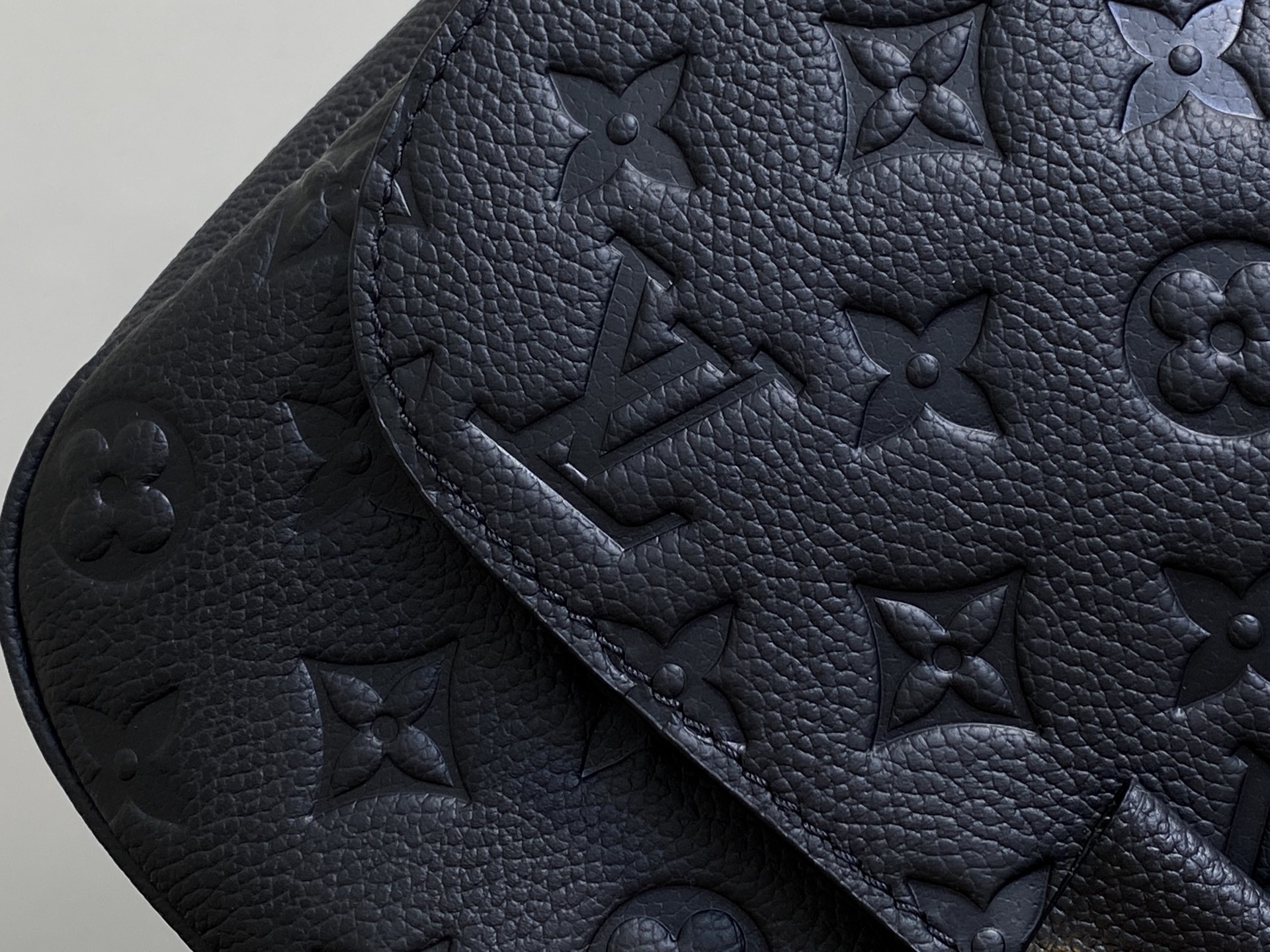 【顶级原单】M29783黑色 M2A332全皮压花腋下包 邮差包 POCHETTE MÉTIS SOFT 手袋 本款 P