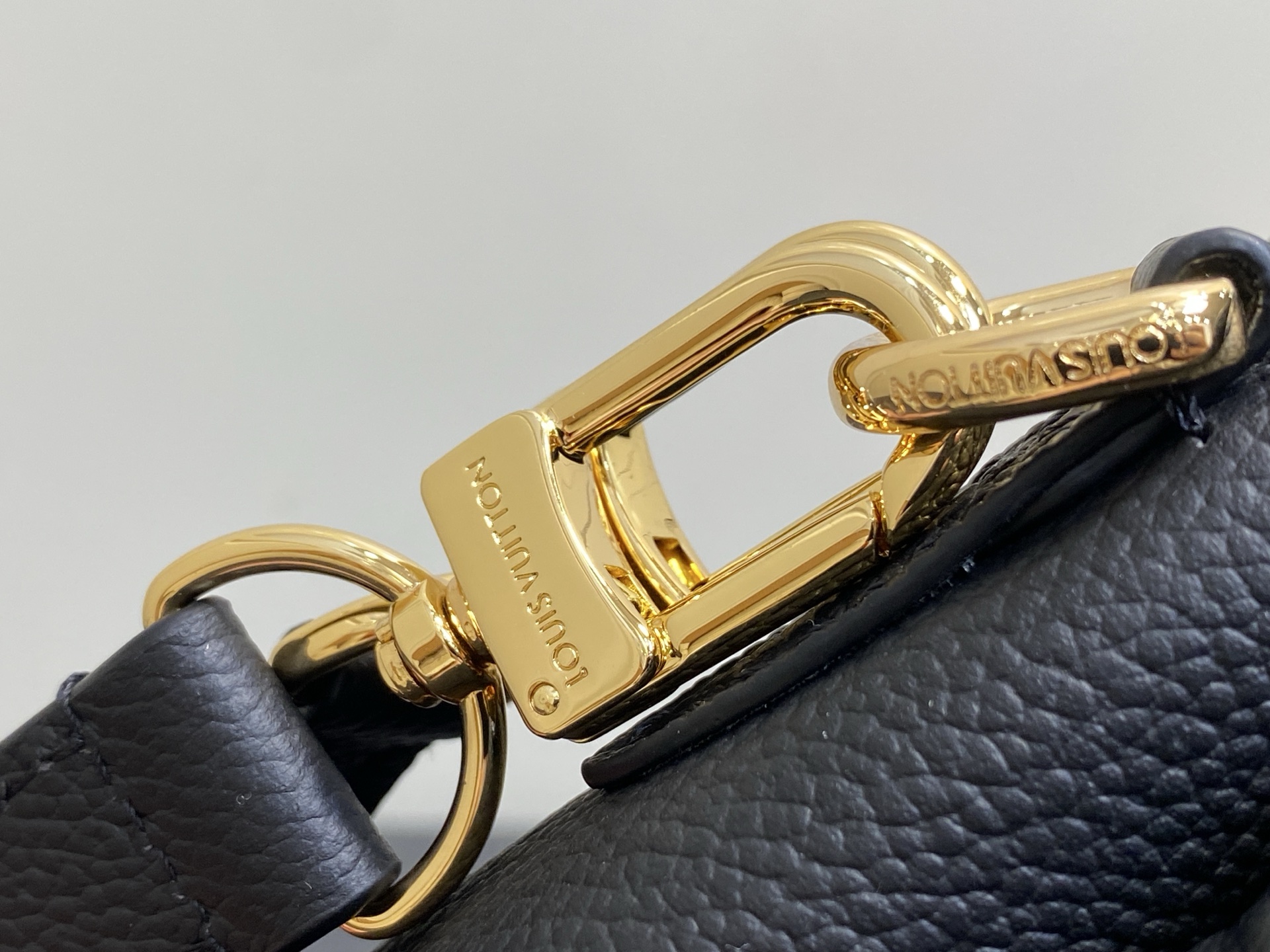 【顶级原单】M29783黑色 M2A332全皮压花腋下包 邮差包 POCHETTE MÉTIS SOFT 手袋 本款 P