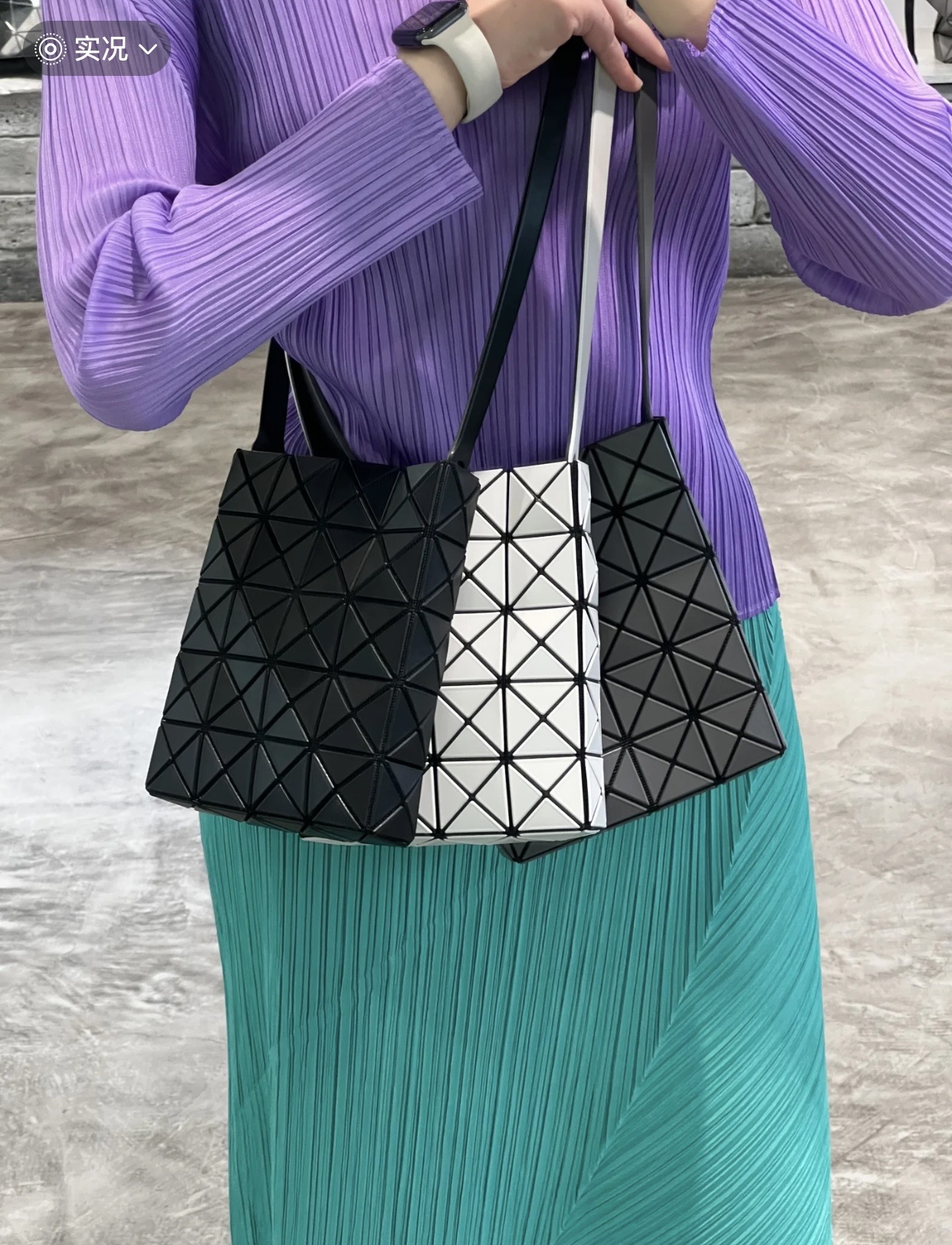 Issey Miyake BAOBAO BB26 Mini Crossbody Bag - Stylish & Functional 5 i1757239248282 5486 0 4