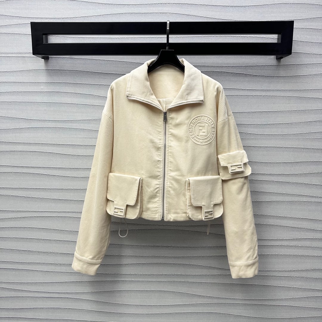 NO:321155,Jackets * Newly available corduroy jacket trousers set Customized YB imported corduroy material Soft and glutinous, comfortable and stylish Washed old retro milky white and light blue Facial accessories Development Zipper jacket trousers set Classic shoulder lapel style design Relief round seal logo embellishment decoration Show brand tone symmetrical hem with hand sleeve hair stick bag to match to add layered styling with straight trousers in the same series Detailed logo echoes the complete set of fashionable and fashionable. You can also buy it separately Higher version 2 colors Jackets 766290 trousers 766210, Jackets & coats, Jackets & coats, alexander wang19860909外套  长裤*新品上架灯芯绒夹克长裤套装定制YB进口灯芯绒材质 软糯舒适有型 水洗做旧复古奶白色跟浅蓝色 面辅料开发 拉链夹克长裤套装 经典正肩翻领版型设计 胸前浮雕圆形印章徽标点缀装饰 彰显品牌调性下摆对称双口袋与手袖发棍包包配合呼应 增添造型层次感 搭配同系列直筒长裤 细节徽标上下呼应 成套穿搭时髦洋气 也可分开购入搭配 高版本2色 外套766290  长裤766210,,jackets & coats,jackets & coats,alexander wang,Women's clothing