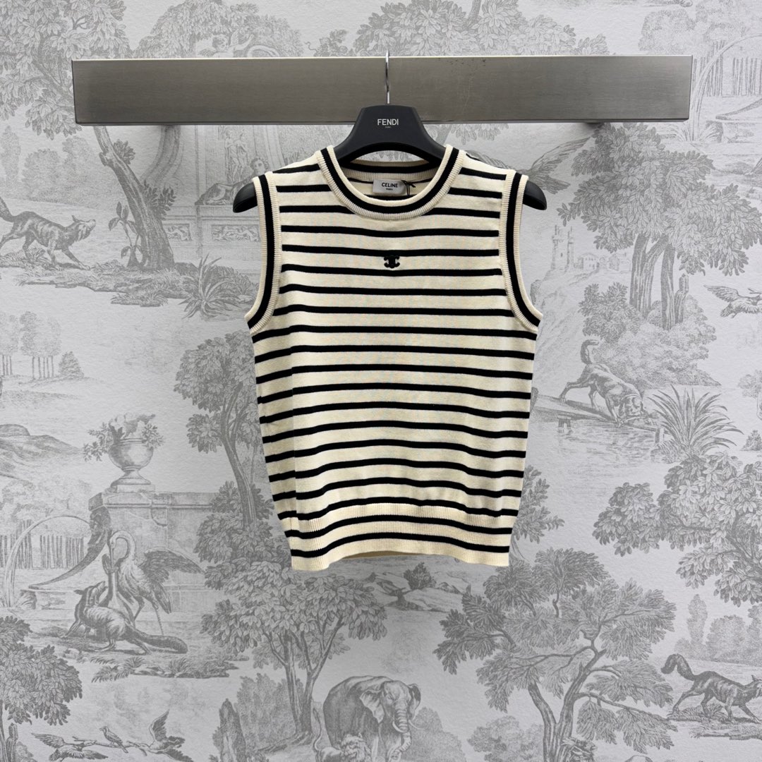 NO:325536,Celin*2025 new product is on the shelves of striped knitted vest custom YB imported wool knitted material, fixed color, dyeing and reducing the quality, soft and skin-friendly, comfortable and stylish, striped edges and large body, different directions, add layeredness, the whole body horizontal striped Arc de Triomphe logo embroidery crochet decoration, highlight the brand tone, slim fit style highlights the figure, surface auxiliary materials development, round neck vest style cut, wear and reduce age youth, can be easily controlled on daily commuting and dates, high version, celine, alexander wang19860909Celin*2025新品上架条纹针织背心定制YB进口羊毛针织材质 定色定染还原品相 柔软亲肤 舒适有型 条纹包边与大身走向相异 增添造型层次感 通体横条纹胸前凯旋门徽标刺绣钩花装饰 彰显品牌调性 修身版型凸显身材 面辅料开发 圆领背心版型剪裁 穿搭减龄青春 日常通勤约会都能轻松驾驭  高版本,,celine,alexander wang,Women's clothing