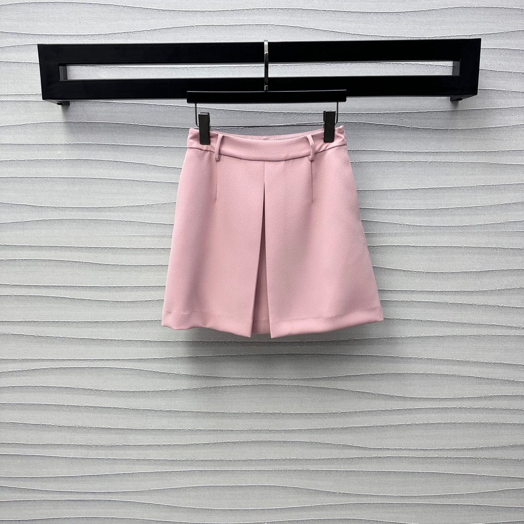 NO:333795,Dio*2025 new product is on the shelves of the pressed pleated dress skirt custom YB imported cotton material, whole body grain pattern, full quality, two-piece pressed pleated cutting design on the front side, adding layered styling, showing the brand tone, perfect interpretation of elegant and rich sense, facial auxiliary material development, high waist straight skirt tailoring, can be matched with jackets in the same series, complete sets of dressing are intellectual and gentle, high version,,dior, skirts, jackets & coats,alexander wang19860909Dio*2025新品上架压褶洋装半裙定制YB进口人棉材质 通体颗粒纹路 品相十足 前侧两片式压褶裁剪设计 增添造型层次感 彰显品牌调性 完美演绎优雅千金感 面辅料开发 高腰直筒半裙剪裁 可搭配同系列外套 成套穿搭知性温柔  高版本,,dior,skirts,jackets & coats,alexander wang,Women's clothing