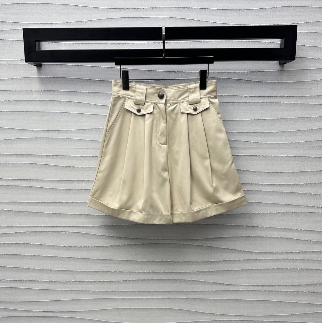 NO:334208,Louis Vuitto*2025 new product launches plain straight shorts customized YB imported twill cotton material, smooth and slim, three-dimensional compression pleated cut to modify the waist and hips, adding a sense of styling, and a higher tolerance for the figure. Symmetrical pockets and plaids embellish the decoration to highlight the brand's tone. Face and auxiliary materials development. High-waist straight shorts style cut. Commuting and casual outfits are simple and atmospheric. High-version 2 colors,,louis vuitton, shorts,alexander wang19860909Louis Vuitto*2025新品上架素色直筒短裤定制YB进口斜纹全棉材质 光泽垂顺 立体压褶裁剪修饰腰身胯部 增添造型层次感 对身材包容度更高 对称口袋配合襟扣点缀装饰 彰显品牌调性 面辅料开发 高腰直筒短裤版型剪裁 通勤休闲穿搭简约大气 高版本2色,,louis vuitton,shorts,alexander wang,Women's clothing
