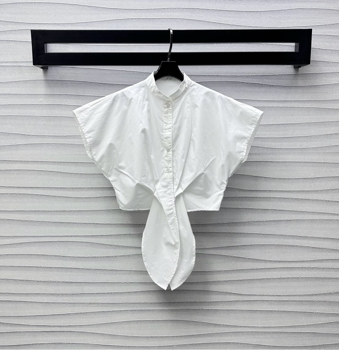 NO:415748,Dio*2025 new product lace-up short-sleeved shirts are customized with YB imported twill cotton material, breathable, comfortable and stylish, voxel color and center hem lace-up adjustment design, highlighting the brand tone, surface auxiliary material development, short wide-sleeved shirt cut, randomly matched with pants and skirts, simple and advanced commuting and vacation outfits, high-end, dior, skirts, shirts, T-shirts, alexander wang19860909Dio*2025新品上架系带短袖衬衫定制YB进口斜纹全棉材质 透气舒适有型 通体素色配合居中下摆系带调节设计 彰显品牌调性 面辅料开发 短款阔袖衬衫剪裁 随意搭配裤裙装 通勤度假穿搭简约高级  高版本,,dior,skirts,shirts,T-shirt,alexander wang,Women's clothing