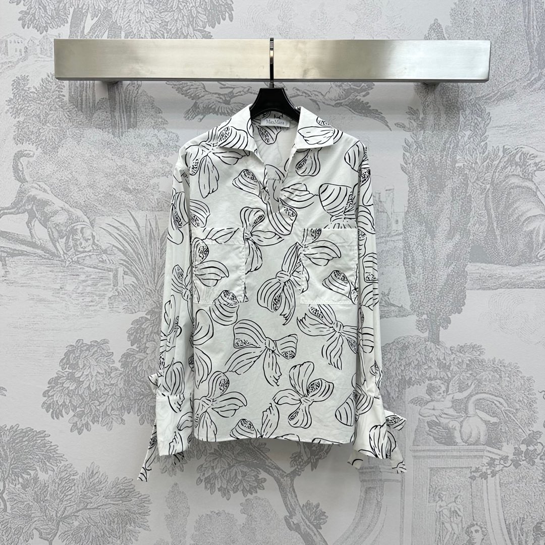 NO:434179,Maxmar** 2025 new product lapel printed shirts are on the shelves. Customized YB imported twill cotton material, breathable and comfortable, straight and stylish. The whole body is full of hand-painted sketching bow pattern. Combined with deep V-plate treatment, it highlights the brand tone. The chest is symmetrical pocket style design, which adds a sense of styling. The upper body is simple and atmospheric. The surface auxiliary material development. The lapel long-sleeved shirt tailoring. A shirt that can be used for daily commuting and vacation. Easy to wear and express a fashionable feeling. High-end version,,shirts,alexander wang19860909Maxmar**2025新品上架翻领印花衬衫 定制YB进口斜纹棉材质 透气舒适 挺阔有型 通体印满手绘素描手法蝴蝶结图案 配合深V开襟处理 彰显品牌调性 胸前对称口袋版型设计 增添造型层次感 上身简约大气 面辅料开发 翻领长袖衬衣剪裁 日常通勤度假都可驾驭的衬衫 轻松穿搭出洋气感  高版本,,shirts,alexander wang,Women's clothing