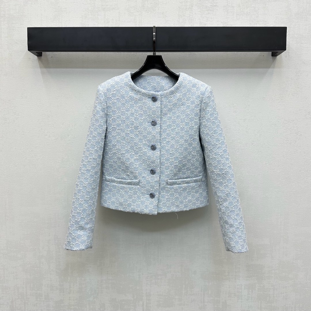 NO:435431,Gucc*2025 new product is on the shelves of coarse floral dress jackets custom YB imported coarse woolen material. The texture is obvious, the texture is superior, and the appearance is full of appearance. It is decorated with diamond-shaped double G logo elements, which show the brand tone, which shows luxury while elegance. The open-clad letter round buckle adjustment is combined with the symmetrical pocket design to add a sense of styling. The development of auxiliary materials for the round neck dress jacket. The first choice for the full season's temperament and fashionable outfits. The standard white and rich beauty. High-end version, gucci, jackets & coats, alexander wang19860909Gucc*2025新品上架粗花昵洋装外套定制YB进口粗纺毛呢材质 肌理明显 质感上乘 品相十足 饰以满印菱形分布双G徽标元素 彰显品牌调性 尽显奢华的同时不失雅致 开襟字母圆扣调节配合对称口袋设计 增添造型层次感 面辅料开发 圆领洋装外套剪裁 四季气质时髦精的穿搭首选 白富美标配  高版本,,gucci,jackets & coats,alexander wang,Women's clothing
