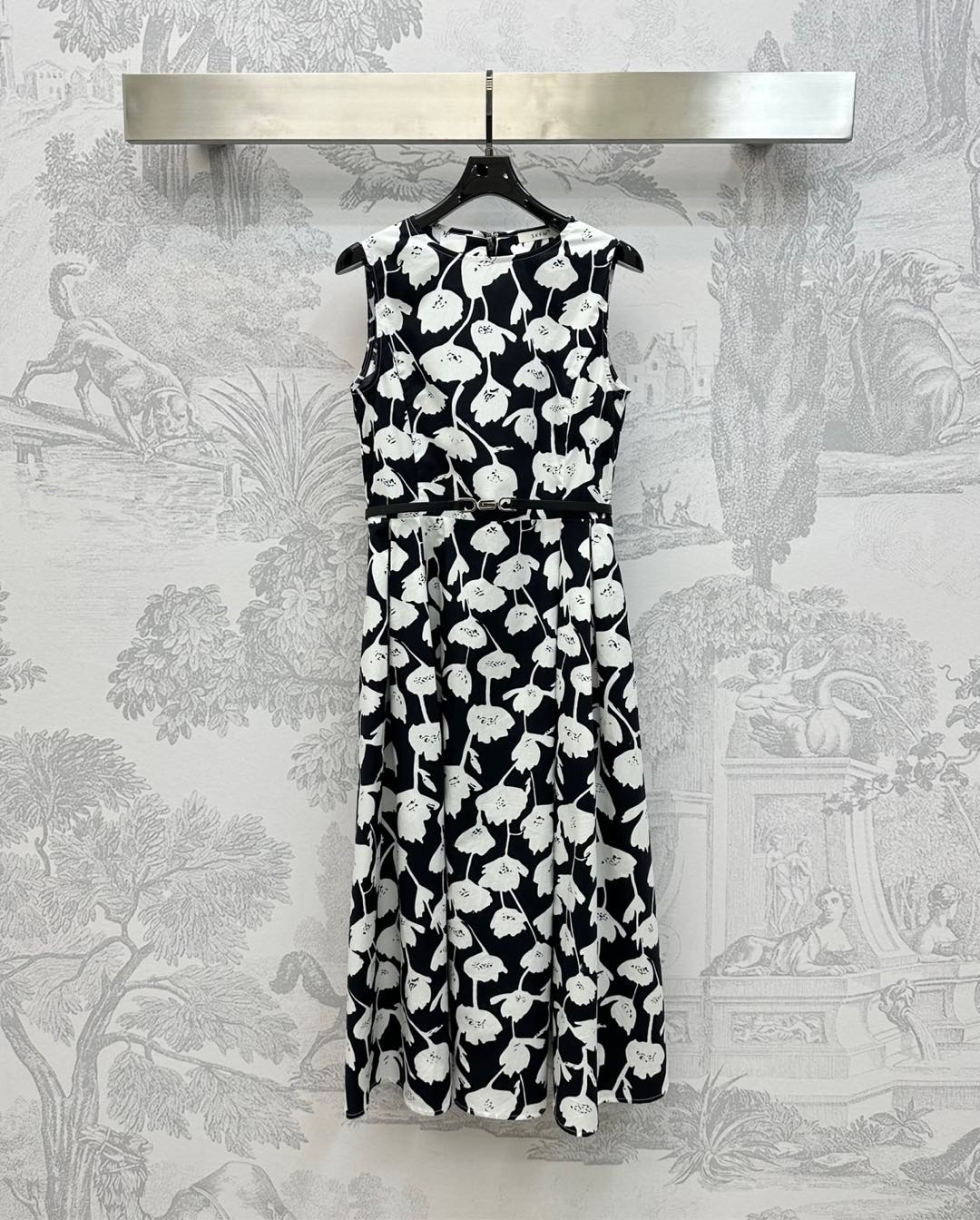 NO:436535,Skf*2025 new product is available for printing vest skirt custom YB imported twill cotton material, breathable and comfortable, not easy to wrinkle, full-print lotus element skirt hem pleated, adds layered look, waist decoration is decorated with leather belt adjustment design to outline the waist shape, highlights the brand tone, surface auxiliary material development, sleeveless dress tailoring, vacation date outfit high-end fashion, high-end version, skirts, alexander wang19860909Skf*2025新品上架印花背心裙定制YB进口斜纹棉材质 透气舒适 不易起皱 通体满印荷花元素裙摆压褶处理 增添造型层次感 腰间饰以皮革腰带调节设计修饰勾勒腰型 彰显品牌调性 面辅料开发 无袖连衣裙剪裁 度假约会穿搭高级时髦  高版本,,skirts,alexander wang,Women's clothing