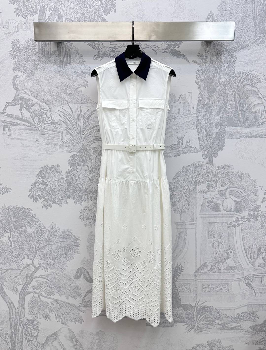 NO:445983,Skf*'s new product is on the shelves of the hollow embroidered vest skirt, customized YB imported twill cotton, skin-friendly and comfortable, breathable and smooth. The hem is treated with laser hollowing process, presenting irregular flower texture, highlighting the brand tone, decorated with half-paced buttons, and adjusted with leather perforated belt waist design to add layered shapes, easily divided up the upper and lower proportions, surface auxiliary materials development, lapel sleeveless dress tailoring, commuting and date wear simple and advanced, high-end version, skirts, alexander wang19860909Skf*新品上架镂空绣花背心裙定制YB进口斜纹棉材质 亲肤舒适 透气垂顺 下摆沿用激光镂空工艺处理 呈现出不规则花朵肌理 彰显品牌调性 饰以半开襟纽扣调节 配合皮革穿孔腰带收腰设计 增添造型层次感 轻松划分上下比例 面辅料开发 翻领无袖连衣裙剪裁 通勤约会穿搭简约高级  高版本,,skirts,alexander wang,Women's clothing