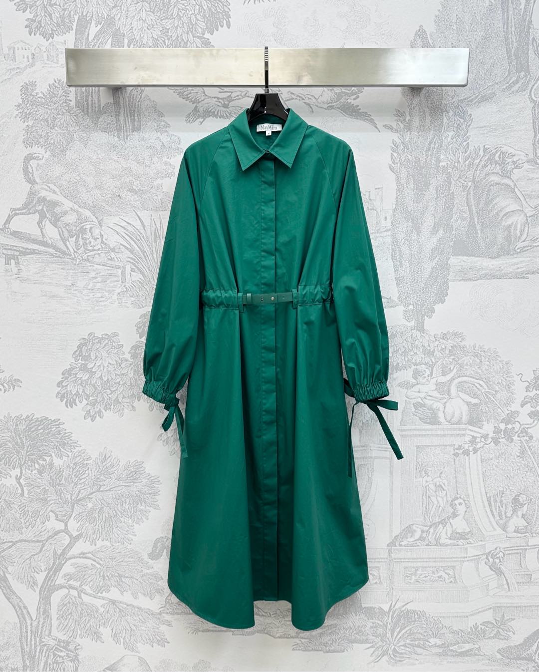 NO:453573,Maxmar*2025 new product lapel belt dress with custom-made YB imported twill cotton material, comfortable and stylish, use lapel half-open hidden button adjustment design to add layered shape, pleated skirt treatment with perforated belt outlines the body easily divides the upper and lower proportions of lines, highlights the brand tone, surface auxiliary material development, lapel long-sleeved shirt dress tailoring, commuting and date outfits casually relaxed and fashionable, high-version, skirts, alexander wang19860909Maxmar*2025新品上架翻领腰带连衣裙定制YB进口斜纹棉材质 垂顺舒适有型 沿用翻领半开襟隐藏纽扣调节设计 增添造型层次感 压褶裙摆处理配合穿孔腰带勾勒身形 轻松划分线条上下比例 彰显品牌调性 面辅料开发 翻领长袖衬衣裙剪裁 通勤约会穿搭随意松弛时髦 高版本,,skirts,alexander wang,Women's clothing