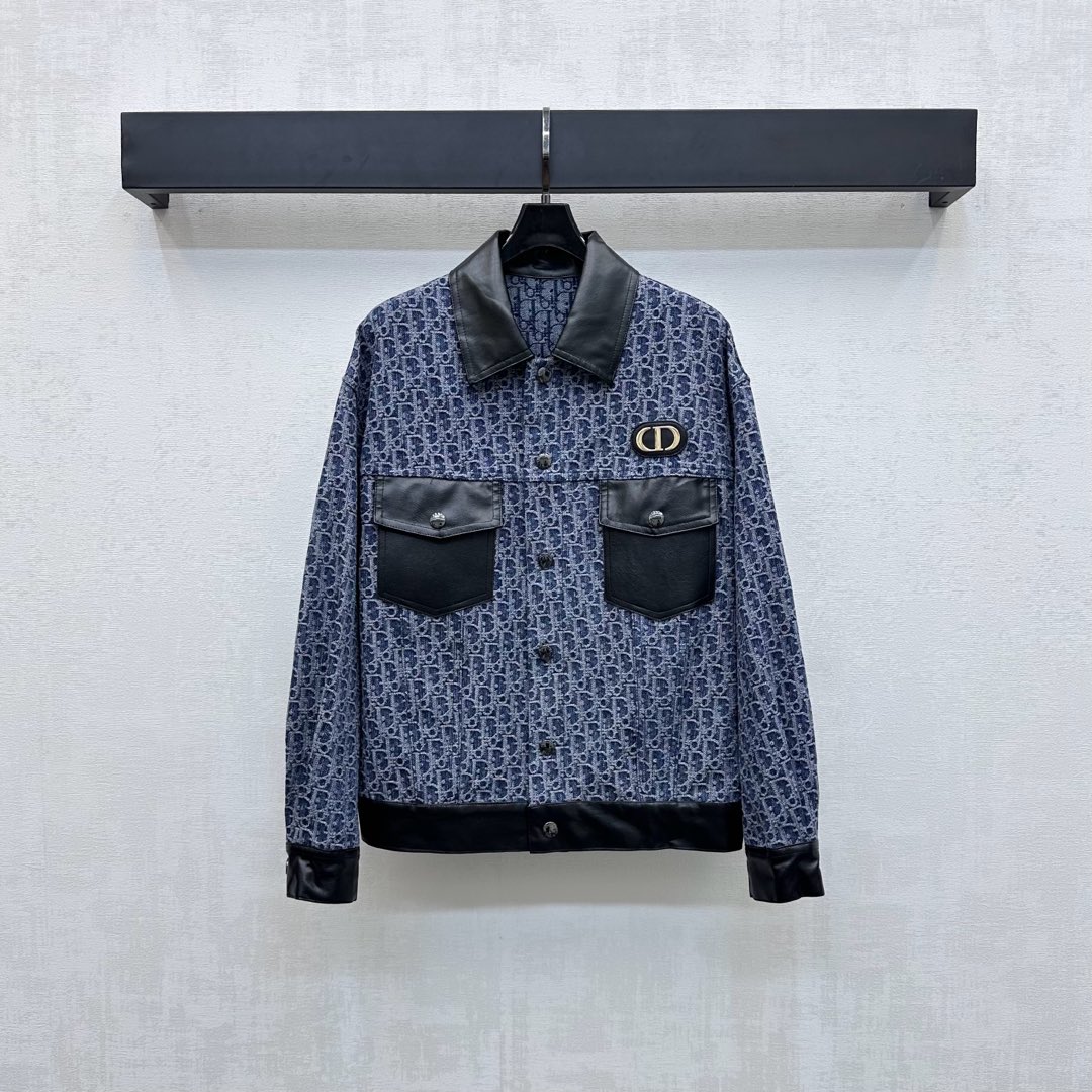 NO:454499,Dio*2025 new product is available on the shelves of Jacquard Leather Denim Twill Denim Twill Denim material, retro wash, comfortable and breathable, decorated with full print jacquard letter pattern, highlighting the brand tone, waist leather splicing design, matching with metal leather cards in the pocket, adding layered look, side letter webbing embellishment, high-fashioned, surface accessories development, high-waist straight trousers cut, upper body looks tall and slimming, French luxury style, series development, worry-free outfit, high-version 76,,dior,alexander wang19860909Dio*2025新品上架提花拼皮牛仔长裤定制YB进口斜纹棉牛仔材质 复古水洗 舒适透气 饰以满印提花字母图案装饰 彰显品牌调性 腰间皮革拼接设计 搭配口袋处金属皮牌呼应 增添造型层次感 侧边字母织带拼接点缀 高级时髦 面辅料开发 高腰直筒长裤剪裁 上身显高显瘦 尽显法式高级奢华风范 系列开发 无忧穿搭  高版本76,,dior,alexander wang,Women's clothing