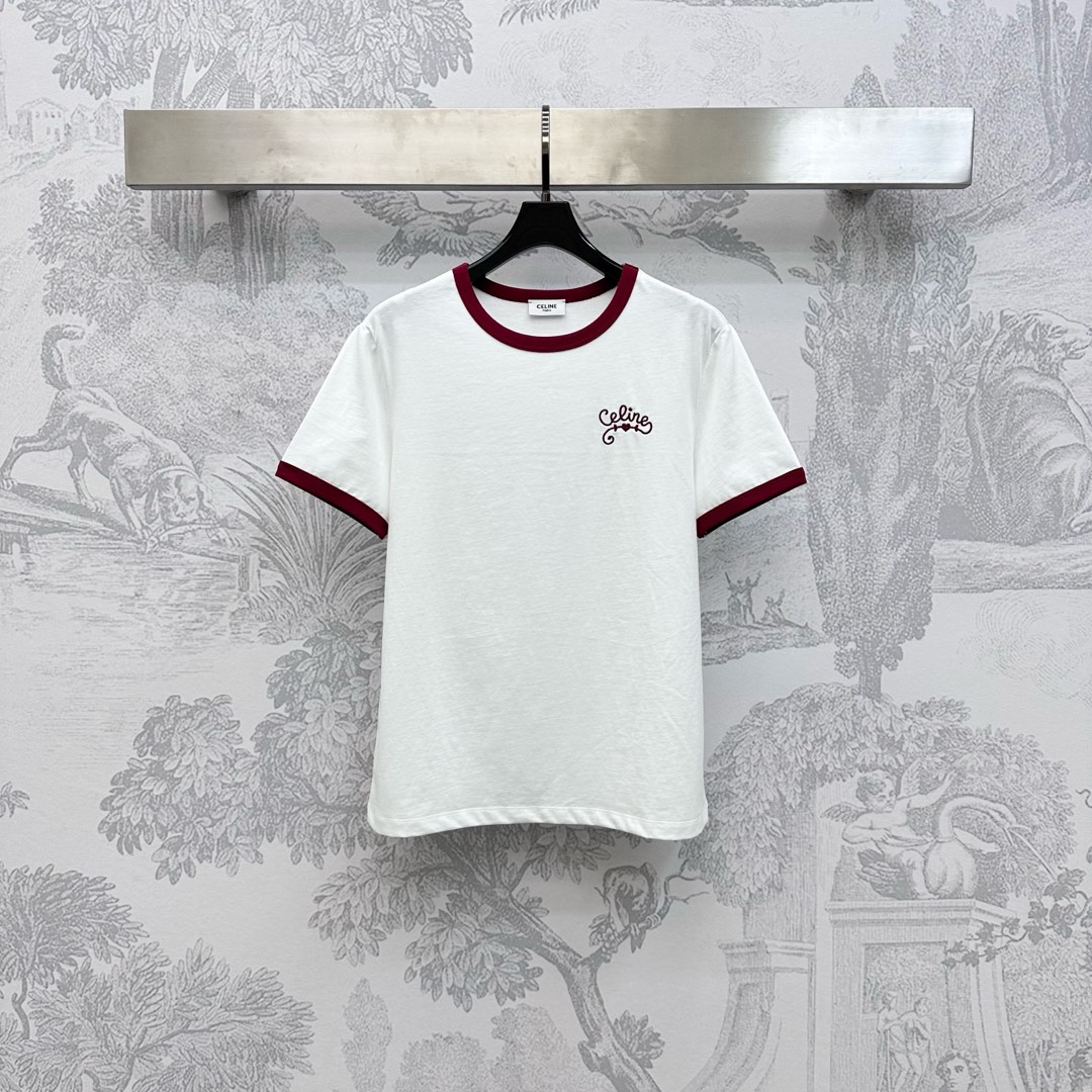 NO:457237,Celin*2025 new product is available for round neck embroidery custom YB imported native cotton material, comfortable and breathable, full texture, voxel color base with collar cuff contrasting edge design, add layered look, iconic letter embroidery embroidery on the chest, highlighting the brand tone, simple and atmospheric upper body, surface auxiliary material development, regular short-sleeved T-shirt tailoring, create a personalized style, single wear inner wear is brilliant and fashionable, high version 2 colors, celine, T-shirt,tees, t-shirt,alexander wang19860909Celin*2025新品上架圆领刺绣定制YB进口原生全棉材质 舒适透气 质感十足 通体素色打底配合领口袖口撞色包边设计 增添造型层次感 胸前融入标志性字母刺绣点缀装饰 彰显品牌调性 上身简约大气 面辅料开发 常规短袖T恤剪裁 打造个性风格 单穿内搭都出彩时髦 高版本2色,,celine,T-shirt,tees，t-shirt,alexander wang,Women's clothing