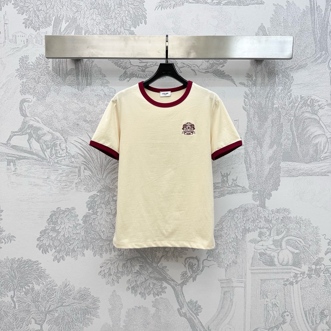 NO:457261,Celin*2025 new product is available for round neck embroidery custom YB imported native cotton material, comfortable and breathable, full texture, voxel color base with collar cuff contrasting edge design, add layered look, iconic letter embroidery decoration on the chest, highlight the brand tone, simple and atmospheric upper body, surface auxiliary material development, regular short-sleeved T-shirt tailoring, create a personalized style, single wear inner wear is brilliant and fashionable, high-end version, celine, T-shirt,tees, t-shirt,alexander wang19860909Celin*2025新品上架圆领刺绣定制YB进口原生全棉材质 舒适透气 质感十足 通体素色打底配合领口袖口撞色包边设计 增添造型层次感 胸前点缀标志性字母刺绣装饰 彰显品牌调性 上身简约大气 面辅料开发 常规短袖T恤剪裁 打造个性风格 单穿内搭都出彩时髦 高版本,,celine,T-shirt,tees，t-shirt,alexander wang,Women's clothing