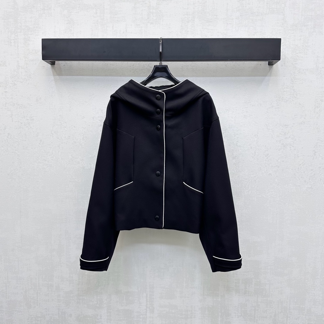 NO:493997,Dio*2025 new product hooded shoulder-fall jacket customized YB imported twill material, crisp, comfortable and stylish, all-body white tying outline design, add layered styling, front closure adjustment and engraved with the iconic letter logo decoration, echoing the cuffs, highlighting the brand tone, facial accessories development, hooded shoulder-fall jacket tailoring, daily commuting outfits simple and high-end, brilliant and fashionable, high-end, dior, jackets & coats, jackets & coats, hats, alexander wang19860909Dio*2025新品上架连帽落肩外套定制YB进口斜纹绸材质 挺括舒适有型 通体白色捆边轮廓造型设计 增添造型层次感 前襟按扣调节配合刻印标志性字母徽标装点 与袖口相互呼应 彰显品牌调性 面辅料开发 连帽落肩夹克外套剪裁 日常通勤穿搭简约高级 出彩时髦 高版本,,dior,jackets & coats,jackets & coats,hats,alexander wang,Women's clothing