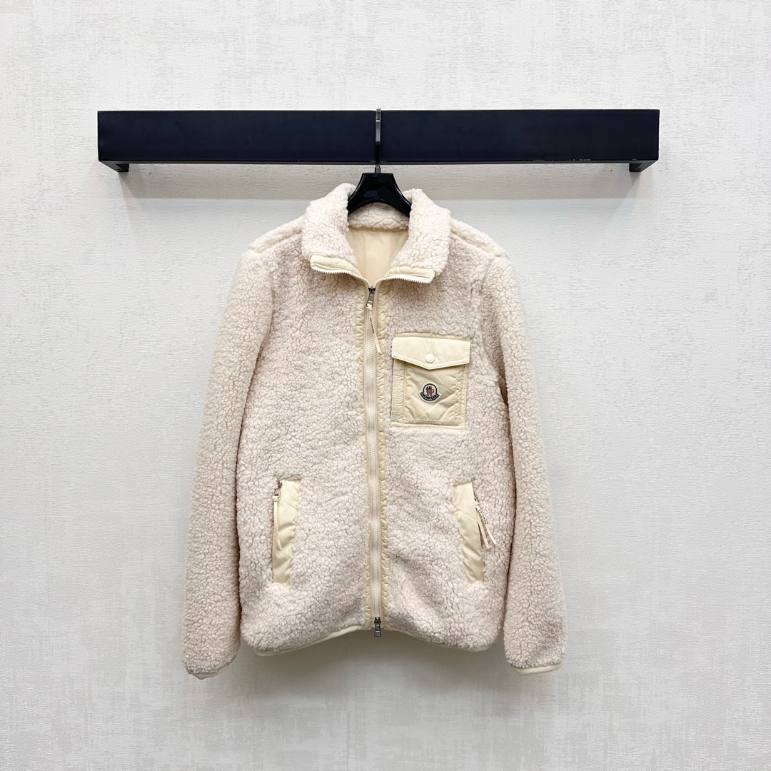NO:548299,Moncle* new product is on the shelves of Teddy plush cotton jacket customized YB imported Teddy plush material, warm and comfortable, all-in-one same-colored nylon design, plaiding and zipper adjustment, adding layered look, chest flip pocket splicing embellishment and embellishment of iconic badge decoration, highlighting the brand tone, facial accessories development, stand-up collar lapel jacket tailoring, autumn and winter outfits, high-end version L,, jackets & coats,alexander wang19860909Moncle*新品上架泰迪毛绒棉服外套定制YB进口泰迪毛绒材质 保暖舒适 通体同色系包边尼龙设计开襟拉链调节处理 增添造型层次感 胸前翻盖口袋拼接点缀标志性徽章装饰 彰显品牌调性 面辅料开发 立领翻领外套剪裁 秋冬穿搭首选 高版本L,,jackets & coats,alexander wang,Women's clothing