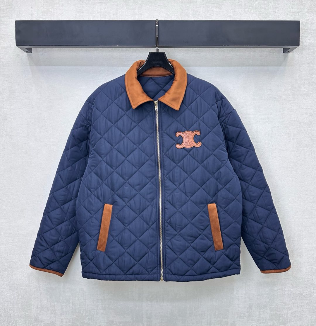 NO:589037,Celin*2025 new products are on the shelves. The corduroy collar cotton jacket is made of imported YB nylon material. The interior is filled with cotton. The whole piece is light and warm. The whole body has a rhombus embossed texture. The corduroy collar edge, pockets and cuff edges are still used to collide with each other to add layering to the look. The iconic Arc de Triomphe logo decoration is embellished on the chest to highlight the brand's tone. Development of surface accessories. Lapel zipper jacket style tailoring. Colorful and fashionable layering in autumn and winter.  High version 2 colors,,celine,jackets & coats,alexander wang19860909Celin*2025新品上架灯芯绒领棉服外套定制YB进口尼龙材质 内里衔棉填充 整件轻盈保暖 通体菱格压纹肌理 沿用灯芯绒领边口袋袖口边缘碰撞包边设计 增添造型层次感 胸前点缀标志性凯旋门徽标装饰 彰显品牌调性 面辅料开发 翻领拉链外套版型剪裁 秋冬叠穿出彩时髦 高版本2色,,celine,jackets & coats,alexander wang,Women's clothing