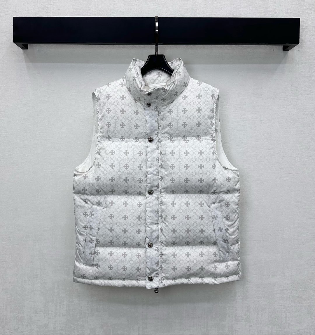 NO:591679,Comes with dust bag Chrome heart*New arrival Cross printed down vest customized YB imported nylon material White goose down filling inside Light and warm whole piece Full-body rectangular embossing Designed with symmetrical zipper pockets to add layering to the look Full-body fleur-de-lis cross logo jacquard decoration Highlights the brand tone Development of surface accessories Stand-up collar Slim-fitting vest style tailoring Fashionable and Western style for autumn and winter layering Velvet standard: national standard 90 velvet  Filling material: white goose down, high version 2 colors, chrome hearts, down jacket, alexander wang19860909配防尘袋Chrome heart*新品上架十字架印花羽绒马甲定制YB进口尼龙材质 内里白鹅绒填充 整件轻盈保暖 通体长方形压纹 配合对称拉链口袋设计 增添造型层次感 通体满铺鸢尾花十字架徽标提花装饰 彰显品牌调性 面辅料开发 立领修身马甲版型剪裁 秋冬叠穿时髦洋气 充绒标准:国标90绒 充绒物:白鹅绒  高版本2色,,chrome hearts,down jacket,alexander wang,Women's clothing