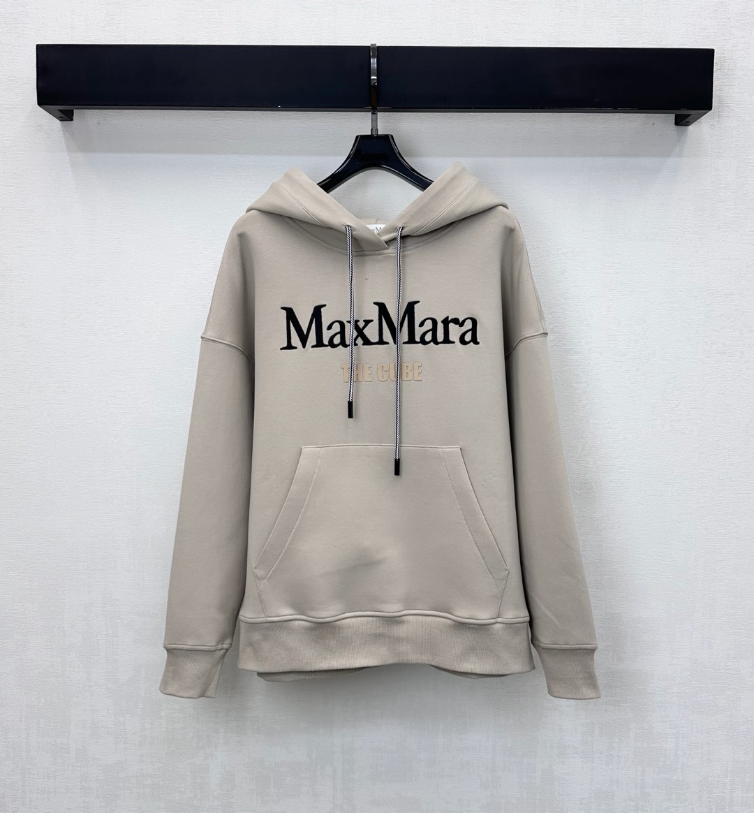 NO:591136,Maxmar*2025 new products are on the shelves. Customized YB imported raw cotton material, embroidered letter hooded sweatshirt. Breathable, comfortable and stylish. Use cable drawstring adjustment design to add layering to the shape. Iconic letter embroidered logo on the chest to highlight the brand tone. Surface accessories development. Hooded drawstring sweatshirt cut. Loose fit. Both men and women can control the wear. High version 2 colors, hoodie, sweatshirts, hats, alexander wang19860909Maxmar*2025新品上架刺绣字母连帽卫衣定制YB进口原生全棉材质 透气舒适有型 沿用绞花抽绳调节设计 增添造型层次感 胸前点缀标志性字母刺绣徽标 彰显品牌调性 面辅料开发 连帽抽绳卫衣剪裁 宽松版型男女均可驾驭穿搭   高版本2色,,hoodie,sweatshirts,hats,alexander wang,Women's clothing