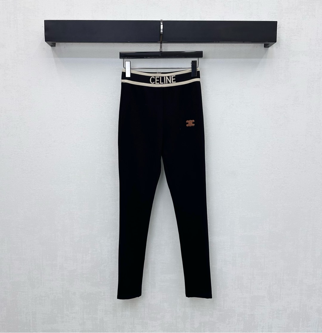 NO:605795,Celin*2025 new arrivals, letter web leggings, custom-made YB imported high elastic material, full of elasticity, lifts the hips and is slim-fitting. The waist webbing is decorated with iconic letters to highlight the brand's tone. The leather on the crotch echoes the Arc de Triomphe logo, adding layering to the look. The lining is velvet and brushed. It is more warm and comfortable for autumn and winter. The development of surface accessories. The leggings are tailored and can be worn casually to look slim and stylish. High version,,celine,alexander wang19860909Celin*2025新品上架字母织带打底裤定制YB进口高弹力材质 弹性十足 提臀修身 腰间织带点缀标志性字母装饰 彰显品牌调性 胯部皮革凯旋门徽标呼应 增添造型层次感 内里加绒磨毛处理 秋冬搭配更为保暖舒适 面辅料开发 打底裤版型剪裁 随意搭配穿搭显瘦洋气 高版本,,celine,alexander wang,Women's clothing