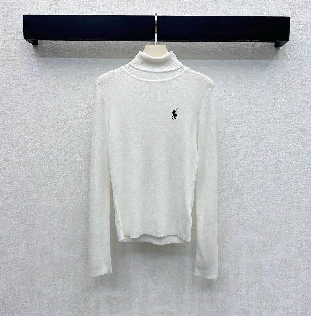 NO:627077,Ralph Laure** new arrivals high-neck letter logo bottom shirt customized YB imported wool material, full of elasticity, skin-friendly and soft, iconic embroidered logo decoration on the chest to highlight the brand tone, elastic and close-fitting version, visually slimming and slimming, smooth overall lines, adding layering to the shape, surface accessories development, slim-fitting high-neck bottom shirt tailoring, worn alone and layered, relaxed and fashionable, high version 3 colors, loro piana, alexander wang19860909Ralph Laure**新品上架高领字母徽标打底衫定制YB进口羊毛材质 弹力十足 亲肤柔软 胸前点缀标志性刺绣徽标装饰 彰显品牌调性 弹性贴身版型视觉修身显瘦 整体线条流畅 增添造型层次感 面辅料开发 修身高领打底衫剪裁 单穿叠穿松弛时髦  高版本3色,,loro piana,alexander wang,Women's clothing