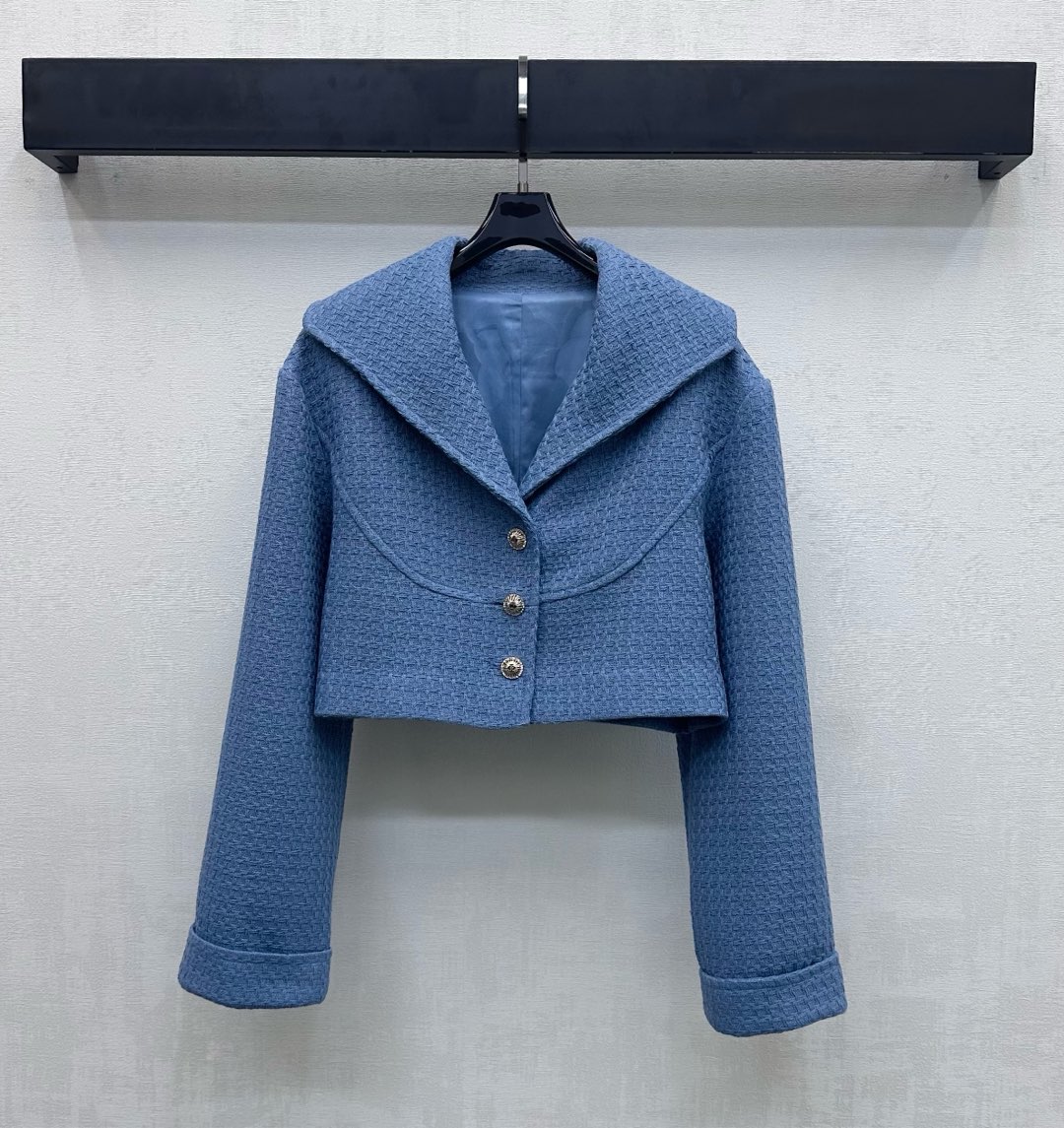 NO:685319,Chane*2026 New Arrival Lapel Woolen Dress Jacket Customized YB Imported Woolen Material High-quality Texture Comfortable and Stylish Following the large lapel design The texture is clearly visible to the naked eye Adding layering to the look The placket adopts the hollow iconic double C letter logo element to highlight the brand tone Development of fabric accessories Lapel short dress jacket tailoring Can be paired with skirts from the same series Wear it as a complete set with a sense of gold, perfect interpretation of elegance and charm, full of high-end and style  High version 36 38 48,,chanel,skirts,jackets & coats,19860909Chane*2026新品上架翻领粗纺洋装外套定制YB进口粗纺毛呢材质 质感上乘 舒适有型 沿用大翻领版型设计 配合肌理明显肉眼可见 增添造型层次感 开襟采用镂空标志性双C字母徽标元素 彰显品牌调性 面辅料开发 翻领短款洋装外套剪裁 可搭配同系列半裙 成套穿搭千金感十足 完美演绎优雅魅力 高级且洋气  高版本36 38 48,,chanel,skirts,jackets & coats,,Women's clothing