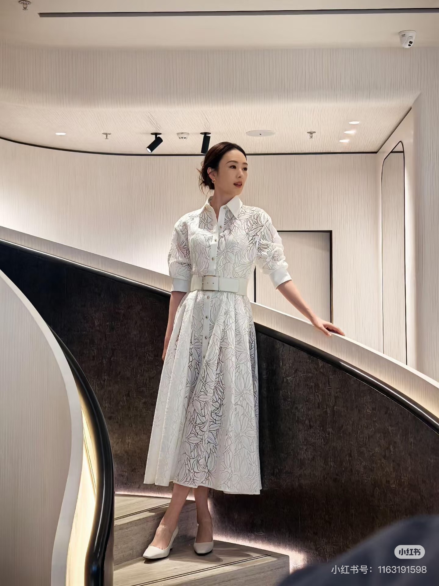 NO:697635,Same style as celebrities,,19860909明星同款,,,Women's clothing