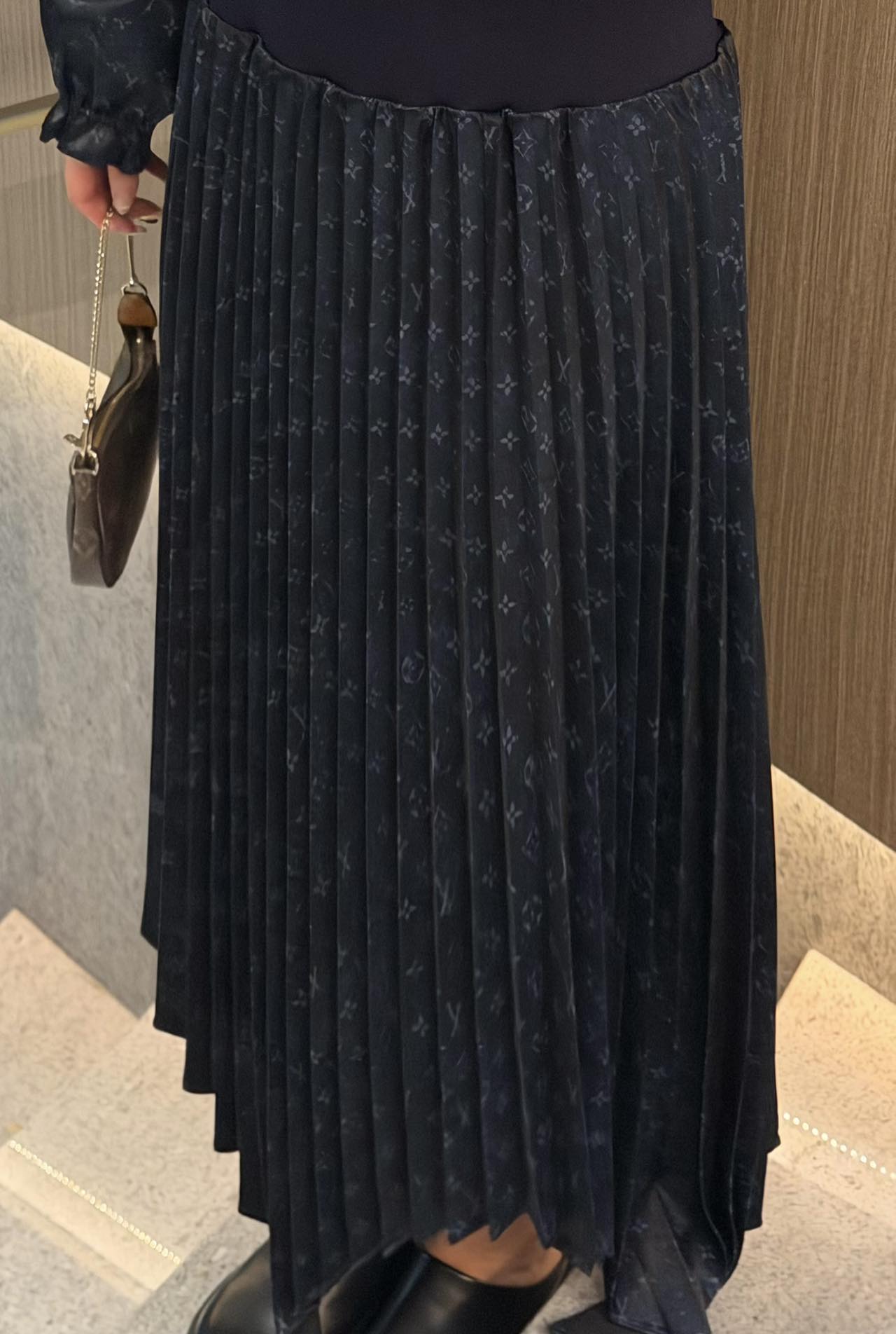 NO:708818,,,19860909,,,Women's clothing