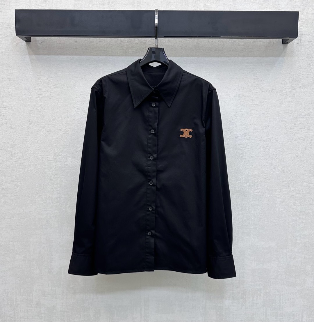 NO:709493,Celin*2026 new arrivals Lapel logo shirt customized YB imported twill cotton material Breathable, comfortable and stylish Lapel shoulder placket button design adds layering to the look The chest is embellished with the iconic Arc de Triomphe leather label decoration Highlighting the brand tone Development of fabric accessories Lapel long-sleeved shirt tailoring Casual matching and smart style High version 2 colors,,celine,shirts,19860909Celin*2026新品上架翻领徽标衬衫定制YB进口斜纹全棉材质 透气舒适有型 翻领正肩开襟纽扣版型设计 增添造型层次感 胸口点缀标志性凯旋门皮标装饰 彰显品牌调性 面辅料开发 翻领长袖衬衫剪裁 随意搭配穿搭高智洋气  高版本2色,,celine,shirts,,Women's clothing