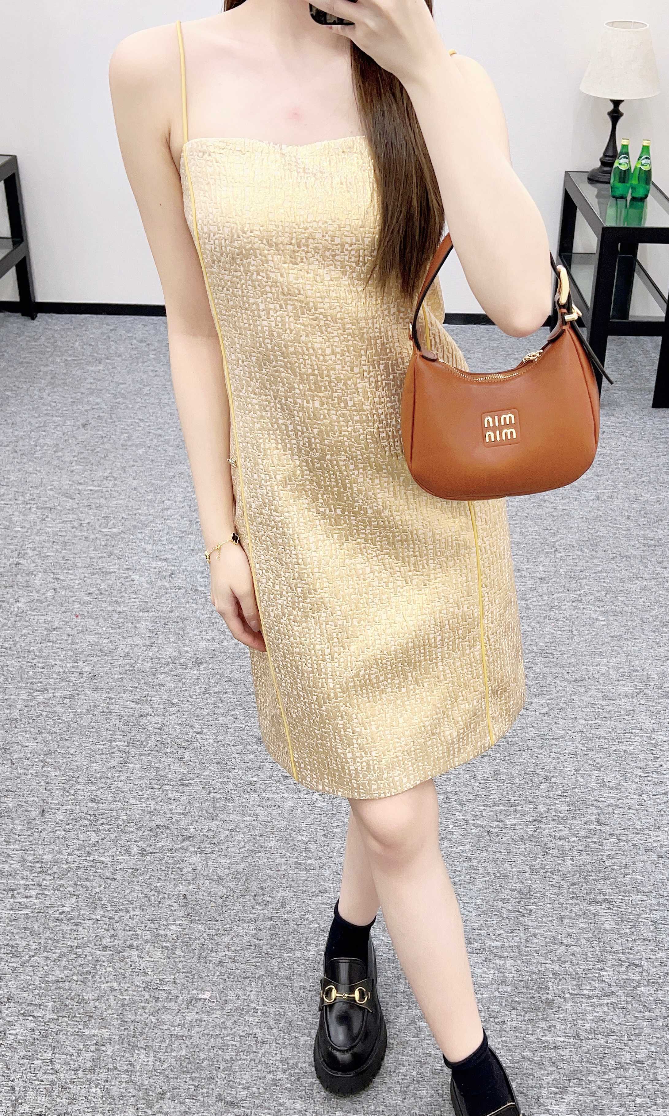 NO:716920,model pictures,,19860909模特图,,,Women's clothing