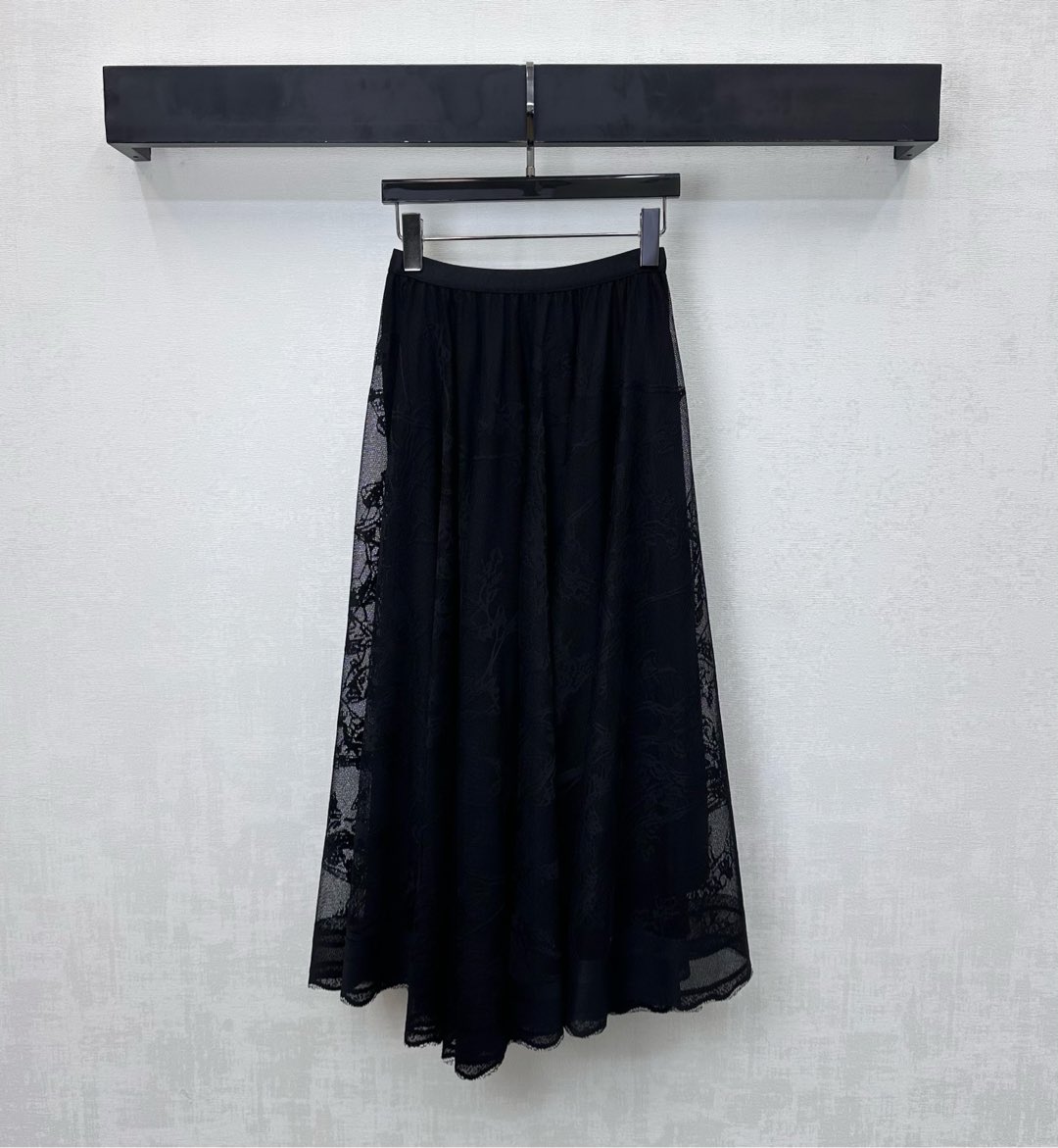NO:736710,Dio*2026 new products are on the shelves. Lace mesh skirt is made of YB imported lace material. It is breathable and comfortable. It is processed with embroidery technology. It shows three-dimensional flower decoration and adds layering to the look. It has a high-end texture. Elastic narrow waist adjustment and A-line loose skirt design. The fluffy skirt modifies the figure and shows the French style. Multi-layered mesh lace crochet embroidery decoration highlights the brand tonality and shows elegance. Development of surface accessories. Umbrella-shaped pleated long skirt cut. Versatile style all year round.  Casual ladies can easily wear it. High version 2 colors, dior, skirts,19860909Dio*2026新品上架蕾丝网纱半身长裙定制YB进口蕾丝材质 透气舒适 沿用绣花工艺处理 呈现出立体花型装饰 增添造型层次感 质感高级 弹力窄腰调节配合A字宽松裙摆设计 蓬松大摆修饰身材 尽显法式风情 多层网纱蕾丝钩花刺绣装饰 彰显品牌调性 展现优雅气质 面辅料开发 伞状压褶长半裙剪裁 一年四季百搭款 休闲淑女穿搭都能轻松拿捏  高版本2色,,dior,skirts,,Women's clothing