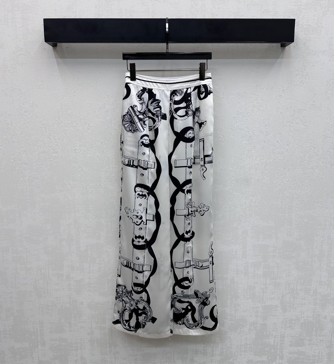 NO:739927,Herme*2026 new arrival silk printed straight trousers, customized YB imported 100% mulberry silk material, comfortable texture, vertical and breathable, artistic line printing pattern throughout, instantly lighting up the overall rich visual effect, highlighting the brand's tone, striped contrasting waistband design, webbing adjustment processing, adding layering to the look, surface accessories development, high-waisted straight trousers cut, can be matched with shirts from the same series, can be worn as a set for daily outings or vacations, and can easily be worn to create an elegant and relaxed atmosphere.  High version 2 colors-,,hermes,real silk,19860909Herme*2026新品上架真丝印花直筒长裤定制YB进口百分百桑蚕丝材质 质感舒适 垂顺透气 通体采用艺术感线条印花图案 瞬间点亮整体丰富视觉效果 彰显品牌调性 条纹撞色腰头设计织带调节处理 增添造型层次感 面辅料开发 高腰直筒长裤剪裁 可搭配同系列衬衣 成套穿搭日常出街还是度假穿搭轻松穿出优雅松弛氛围感  高版本2色-,,hermes,real silk,,Women's clothing