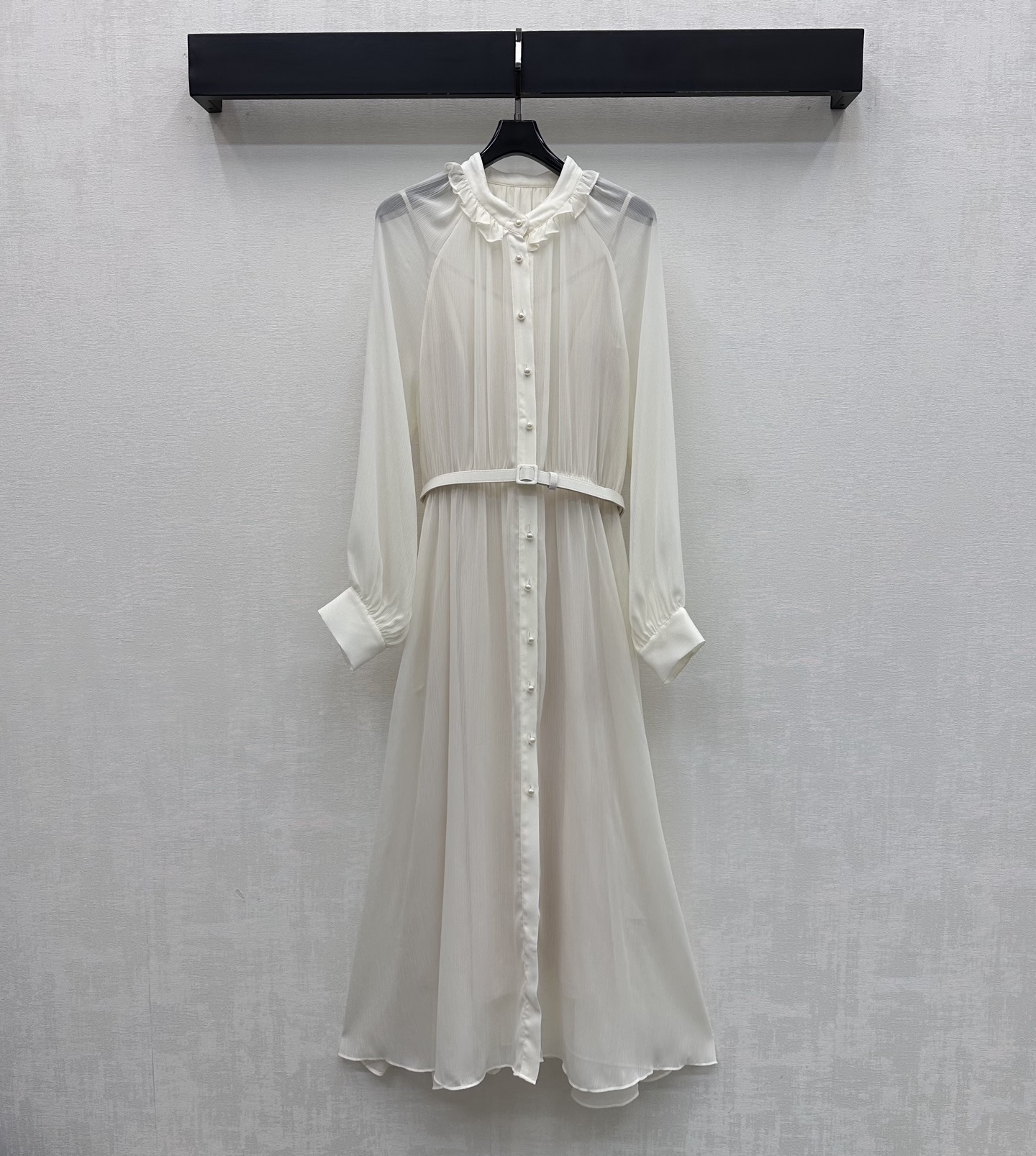 NO:752207,Ralph Laure* 2026 new arrival silk belt shirt dress customized YB imported silk gauze material, high-quality texture, soft and elegant, lace pleat technology used on the neckline, with pearl button adjustment design to highlight the brand tone, same-color belt adjustment design, adding layering to the look, swaying and swaying when walking, surface accessories development, round neck dress tailoring, early spring wear is more refined, the first choice for vacation, equipped with anti-exposure suspender skirt  High version-,,loro piana,skirts,real silk,19860909Ralph Laure*2026新品上架真丝腰带衬衣裙定制YB进口真丝纱布材质 质感上乘 柔软飘逸 领口沿用花边褶皱工艺 配合开襟珍珠纽扣调节设计 彰显品牌调性 同色系腰带调节设计 增添造型层次感 走动间摆动摇曳生姿 面辅料开发 圆领连衣裙版型剪裁 早春穿搭更显精致感 度假首选穿搭 内配防走光吊带裙 高版本-,,loro piana,skirts,real silk,,Women's clothing