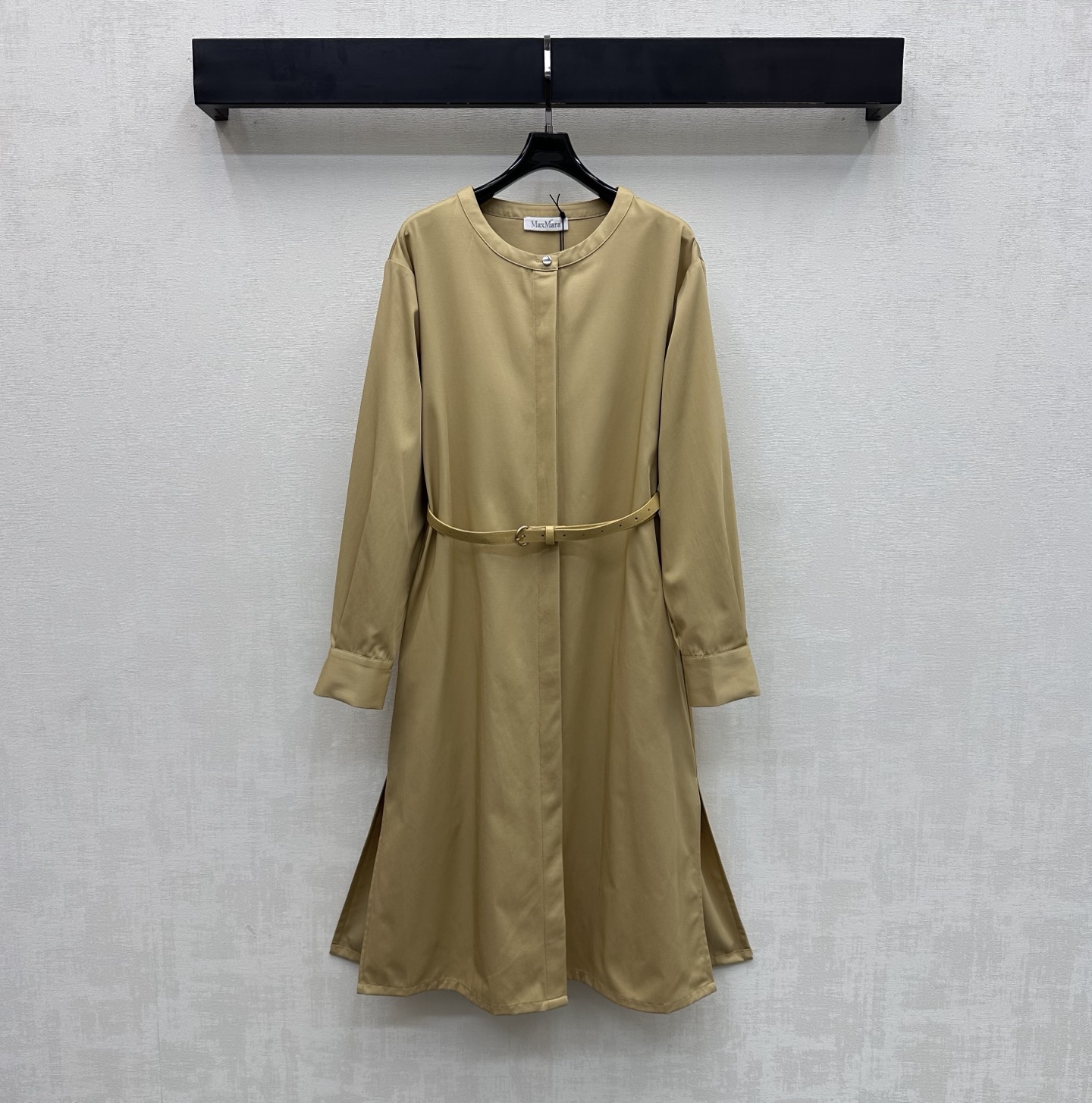 NO:760462,Max Mar*2026 New Arrival Round Neck Belt Dress Customized YB imported twill cotton material Mercerized treatment High-end texture Hidden button adjustment on the placket and slit skirt cutting design add layering to the look Contrast leather belt decoration on the waist Highlights the brand tone Refined and elegant Elegant colors Surface accessories development Round neck shirt dress tailoring High-end and simple wear The first choice for daily vacations High version, skirts,19860909Max Mar*2026新品上架圆领腰带连衣裙定制YB进口斜纹全棉材质 丝光处理 质感高级 开襟隐藏式纽扣调节配合开衩裙摆裁剪设计 增添造型层次感 腰间皮革撞色腰带装饰 彰显品牌调性 精致优雅 色彩典雅大方 面辅料开发 圆领衬衣裙剪裁 穿搭高级简约 日常度假首选  高版本,,skirts,,Women's clothing