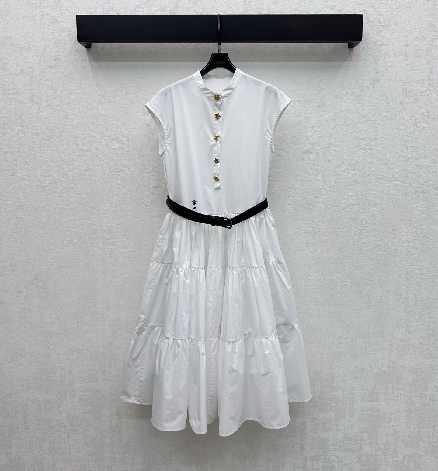 NO:791117,Louis Vuitto*2026 New Arrival Stand Collar Belt Dress Customized YB imported twill cotton material Breathable, comfortable and stylish Half-button adjustment with iconic metal coins embellishment Highlights the brand's tone Leather belt outlines a graceful figure Overall intellectual temperament Three-layer cake stacking design on the waist skirt adds a sense of layering to the look Full of weight Surface accessories development Stand-up collar sleeveless dress tailoring Details enhance sophistication Fashionable and practical four-season style The upper body is simple and elegant  high version,,louis vuitton,skirts,19860909Louis Vuitto*2026新品上架立领腰带连衣裙定制YB进口斜纹棉全棉材质 透气舒适有型 半开襟纽扣调节搭配标志性金属钱币点缀装饰 彰显品牌调性 皮革腰带勾勒曼妙身形 整体知性气质 腰身裙摆三层蛋糕堆叠设计 增添造型层次感 分量感十足 面辅料开发 立领无袖连衣裙剪裁 细节提升精致度 时尚与实用兼备的四季款 上身简约大气  高版本,,louis vuitton,skirts,,Women's clothing