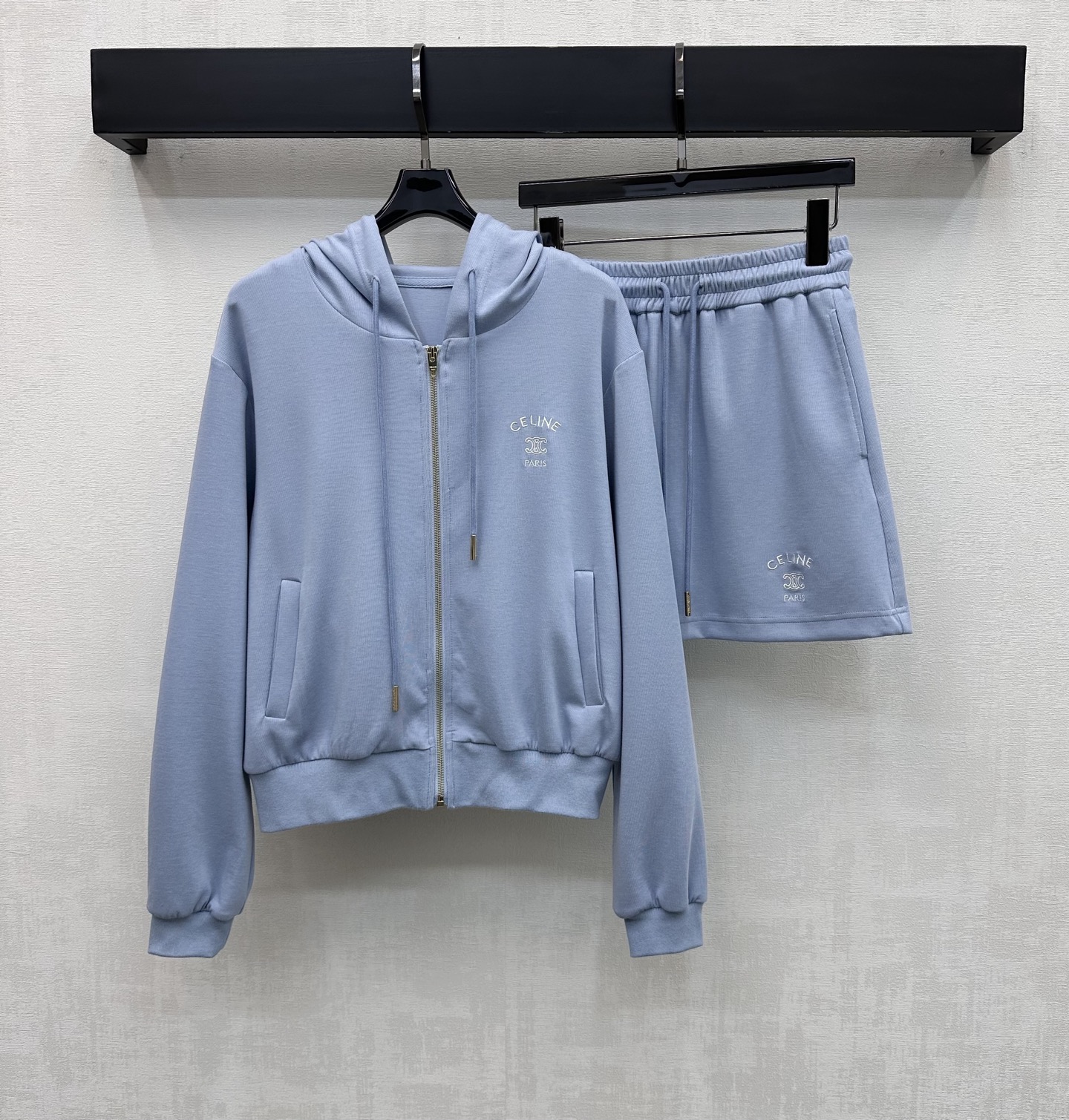 NO:794134,Celin*2026 new arrivals hooded jacket and skirt suit, customized YB imported twill cotton material, soft waffle fabric, breathable, comfortable and stylish, regular zipper drawstring adjustment for easy putting on and taking off, adding layering to the look, emblazoned with iconic embroidered logo decoration on the chest, echoing the same design of the skirt, highlighting the brand tone, development of surface accessories, hooded jacket, drawstring skirt suit, complete set, lazy and relaxed, more youthful and energetic  High version 2 colors,,celine,skirts,jackets & coats,hats,19860909Celin*2026新品上架连帽外套半裙套装定制YB进口斜纹全棉材质 柔软华夫格面料 透气舒适有型 常规版型拉链抽绳调节方便穿脱 增添造型层次感 胸前点缀标志性刺绣徽标装饰 呼应裙摆同样设计 彰显品牌调性 面辅料开发 连帽外套抽绳半裙套装成套穿搭慵懒松弛 更为青春活力  高版本2色,,celine,skirts,jackets & coats,hats,,Women's clothing